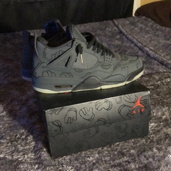 Black kaws 4 - Picture 1 of 6